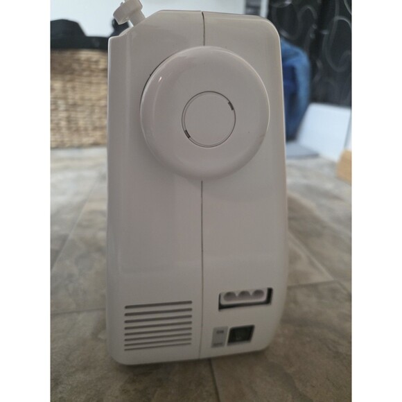 New Home Janome Household Sewing Machine in White Model HF106 Working - Picture 3 of 8